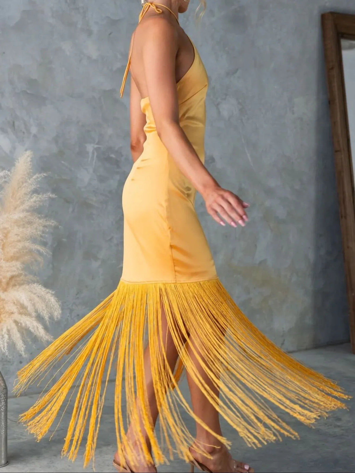 Fringe halter neck backless dress close up