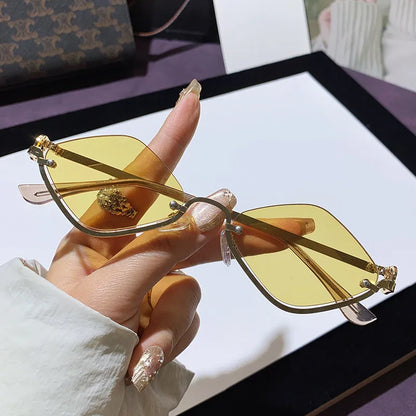 Cat Eye Sunglasses with Gold Metal Frame styleE One Size - Fashorio