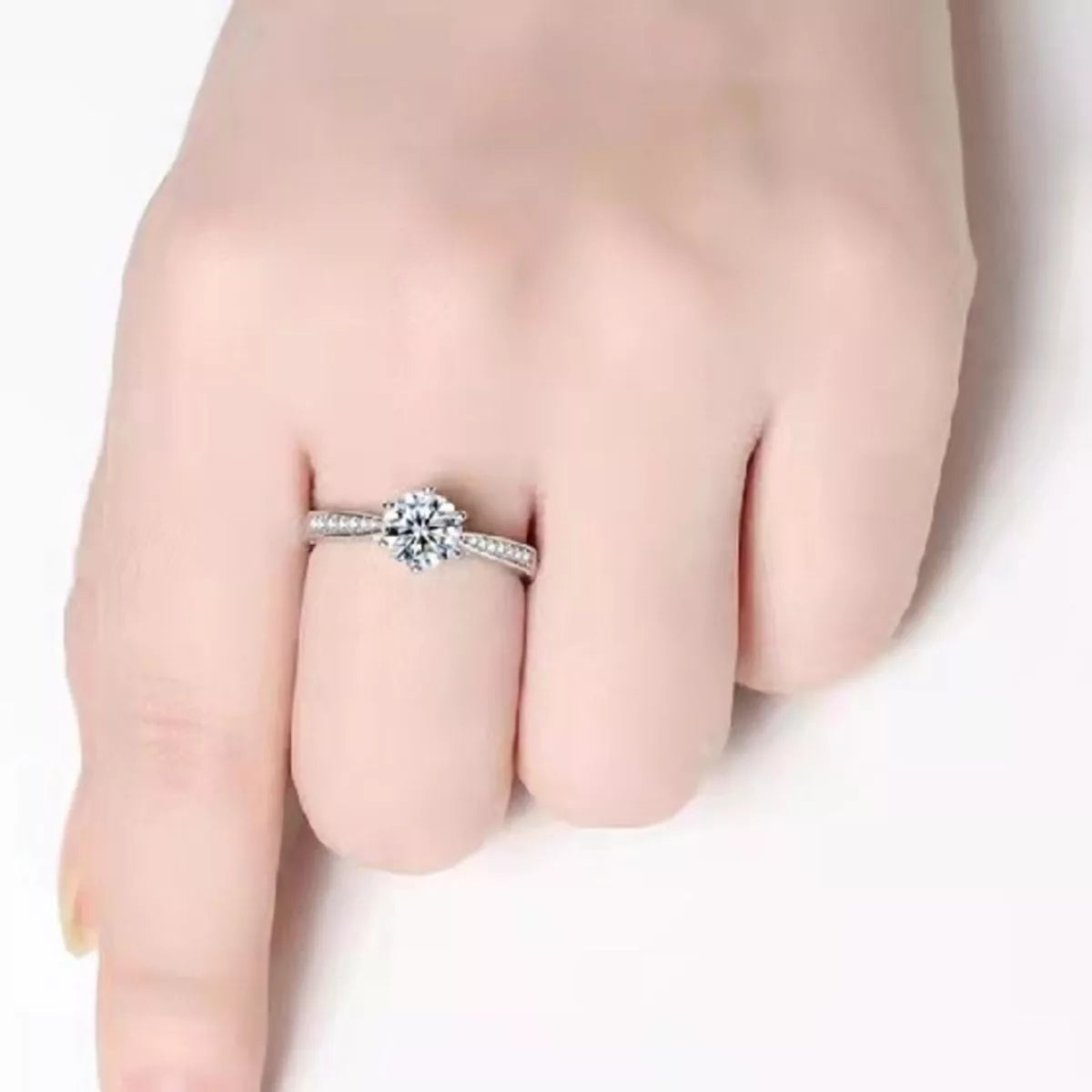 Side profile of the 925 sterling silver moissanite band