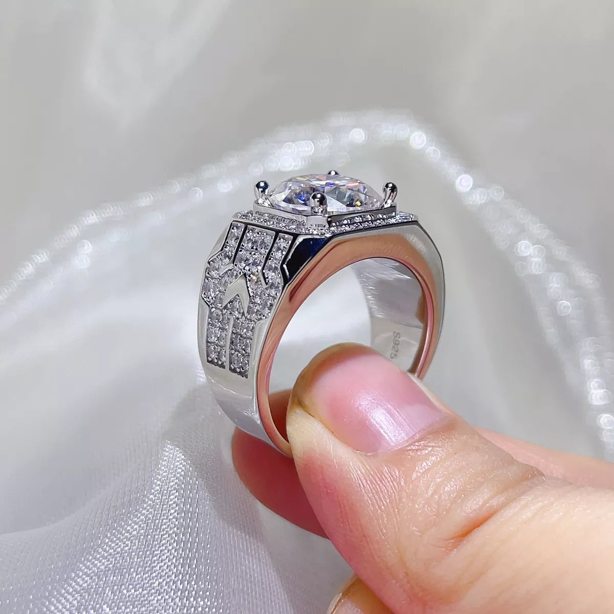 Close up of the 5 carat moissanite stone and silver setting