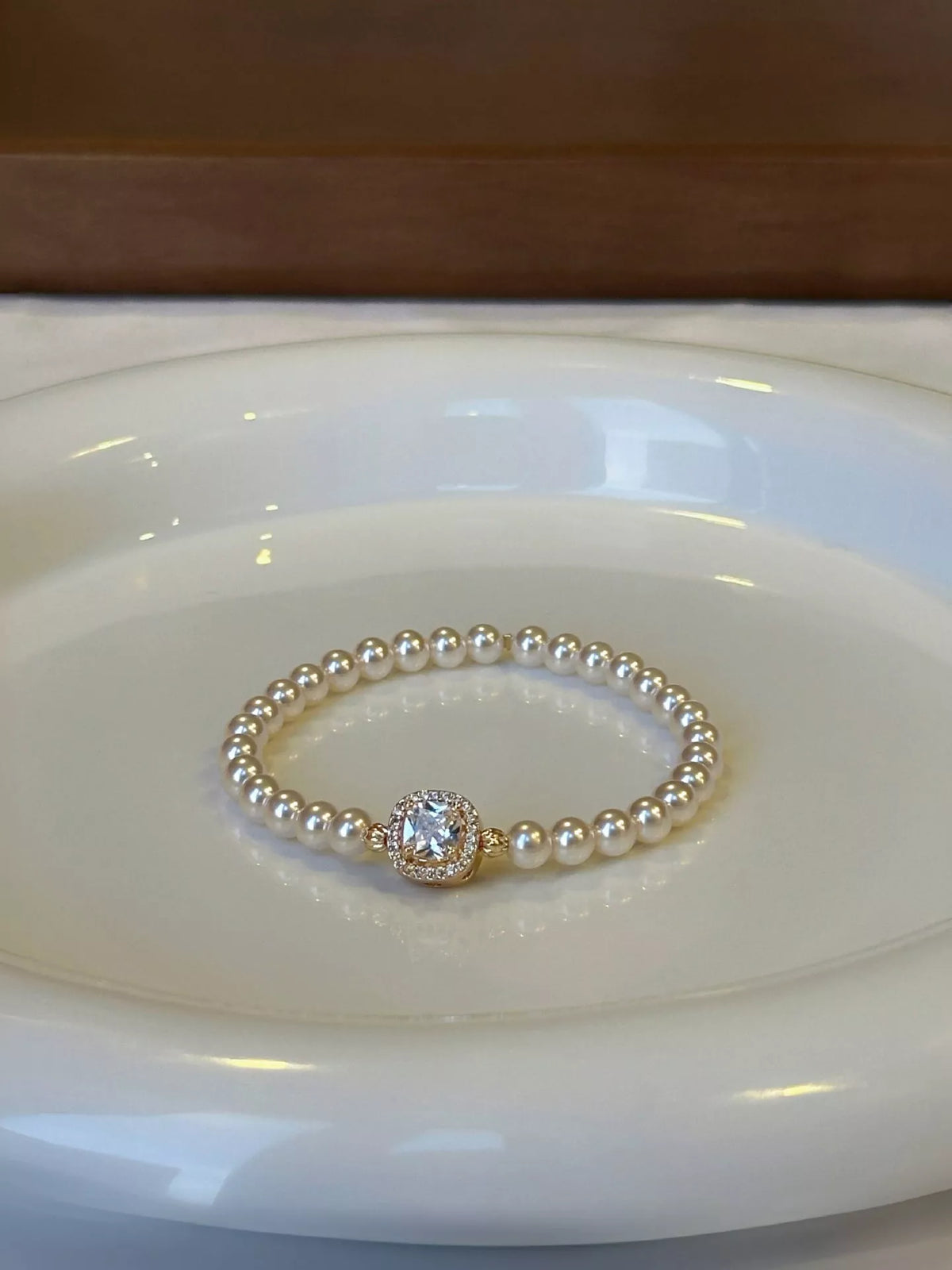 gold plated pearl bracelet side view