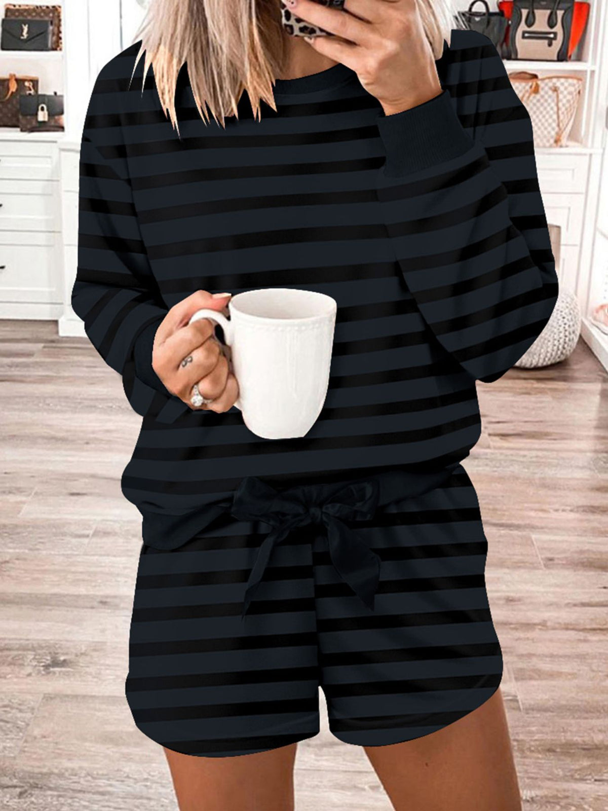 Long sleeve knit top and shorts set detail