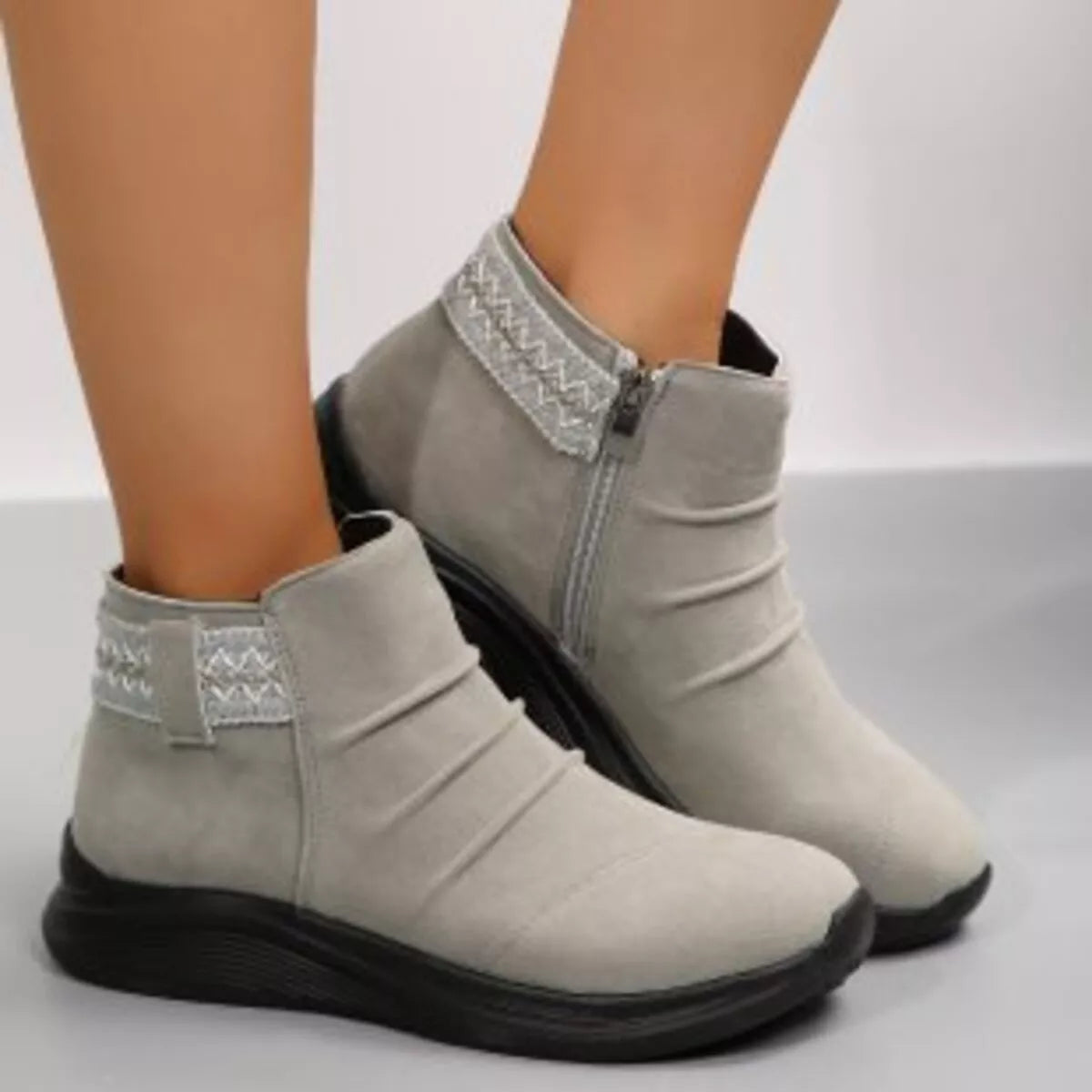 Platform boots round toe outsole view