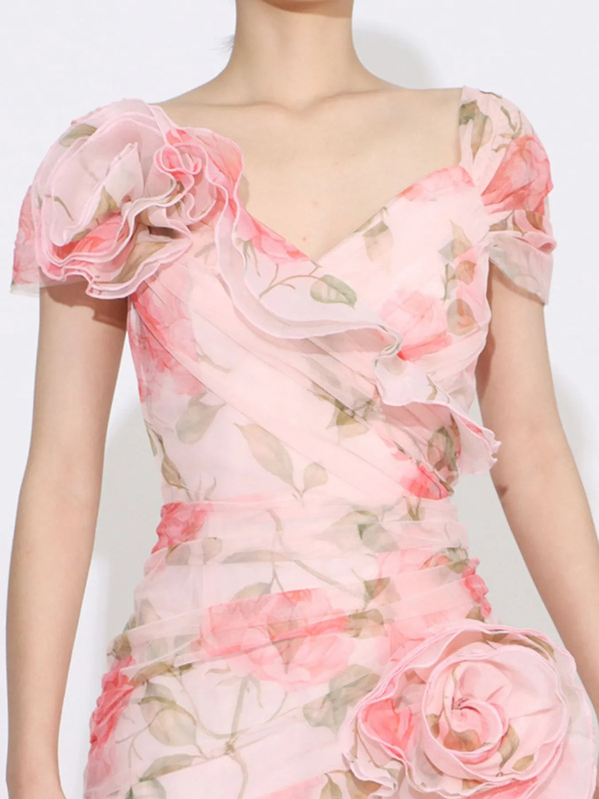 Floral print detail on tiered maxi dress