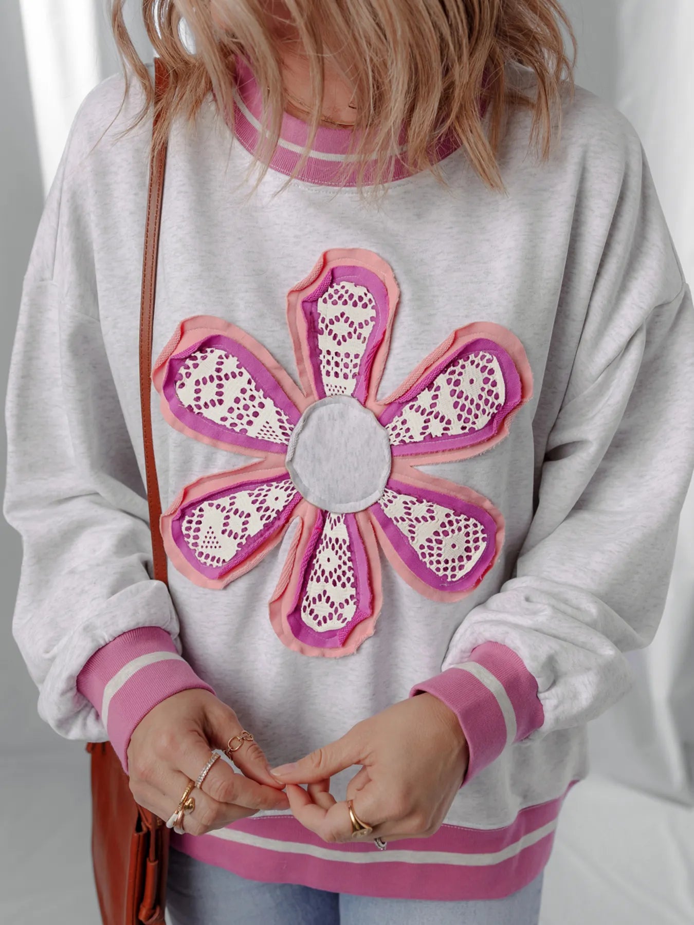 Flower Patch Contrast Trim Crew Neck Sweatshirt - Fashorio