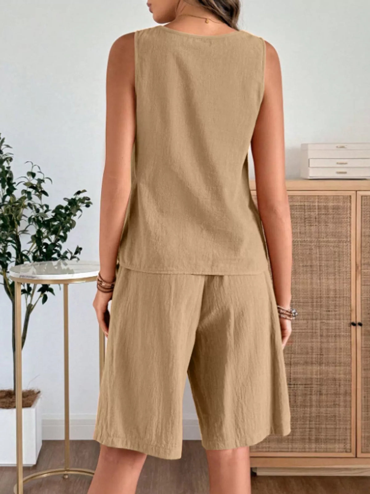 Tank and shorts summer set styled look