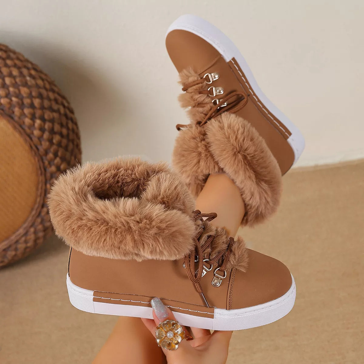 Fur lined round toe platform boots toe close up
