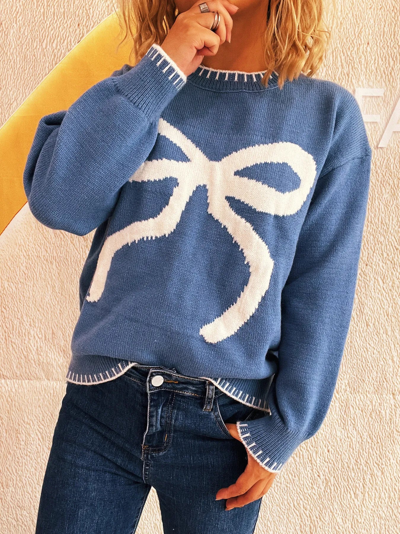 Bow Pattern Round Neck Sweater - Fashorio