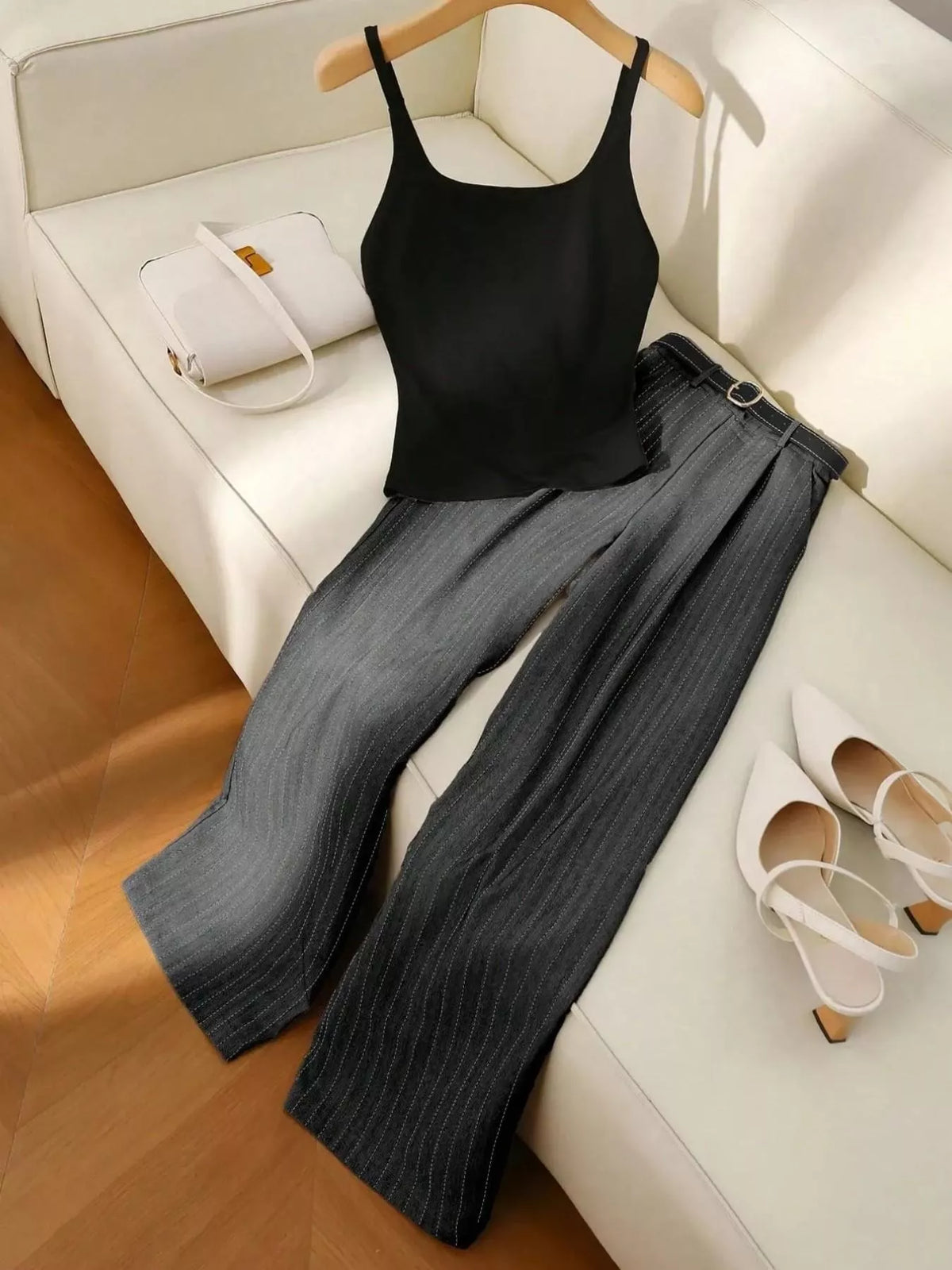 Sleeveless wide leg set close up