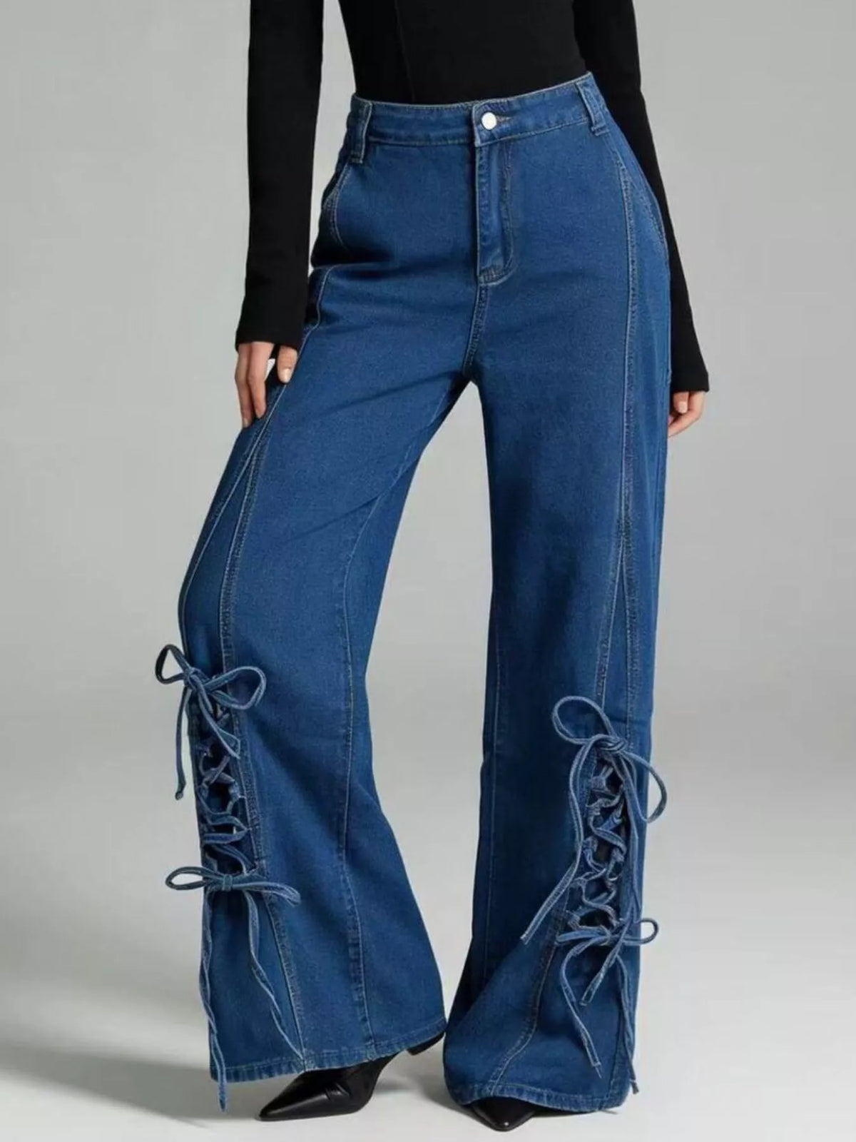 Buttoned closure on lace up jeans