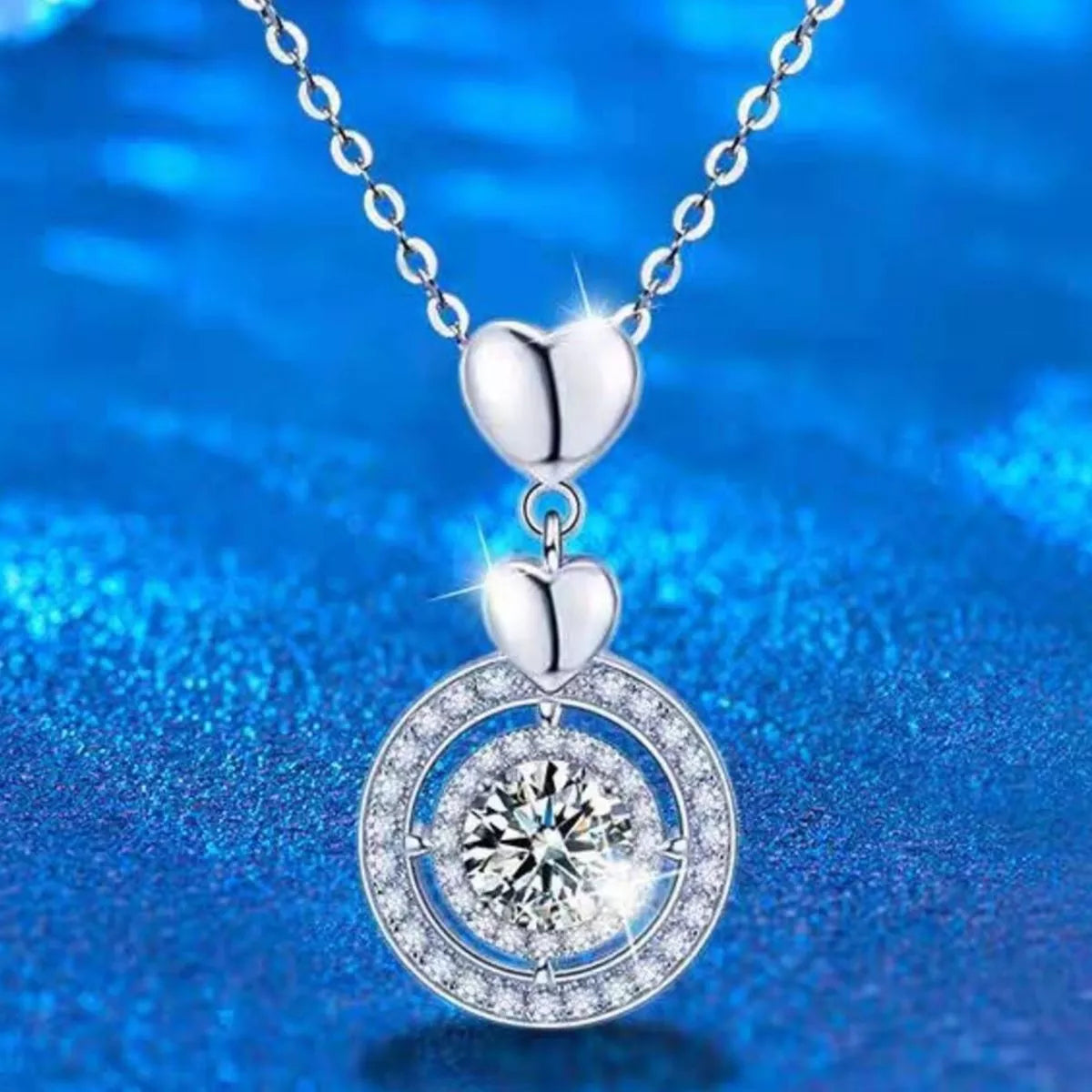 Sterling silver chain detail on the pendant necklace