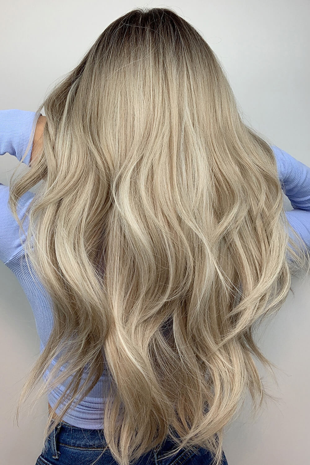 Side profile of the long wavy wig