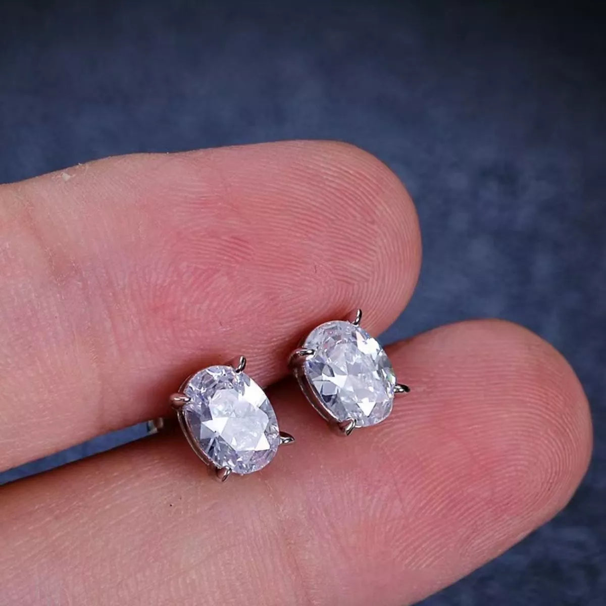 Top down view of the 1 carat moissanite stone