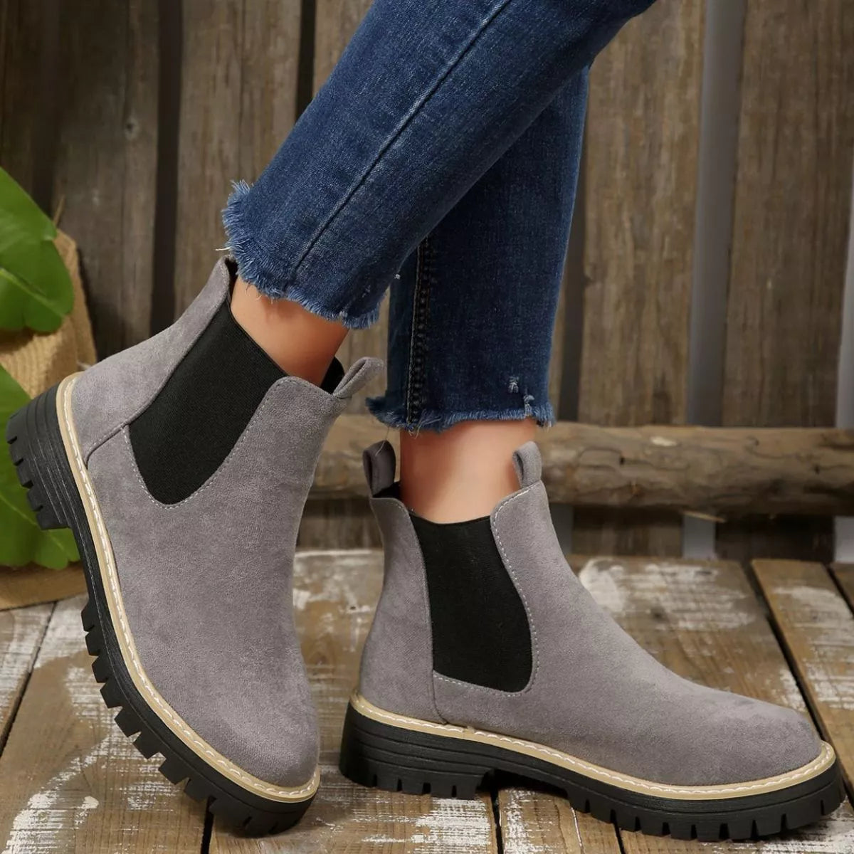 Round Toe Block Heel Boots in black