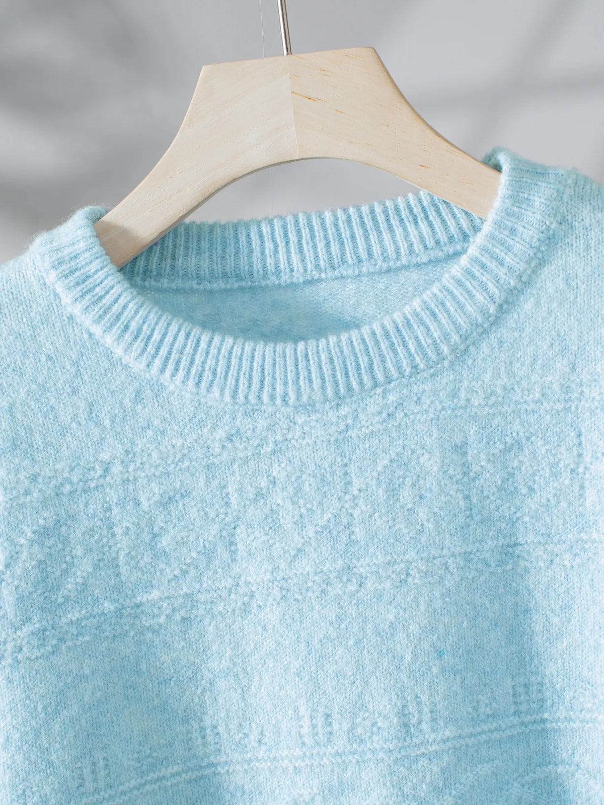 round neck long sleeve sweater sleeve and cuff detail