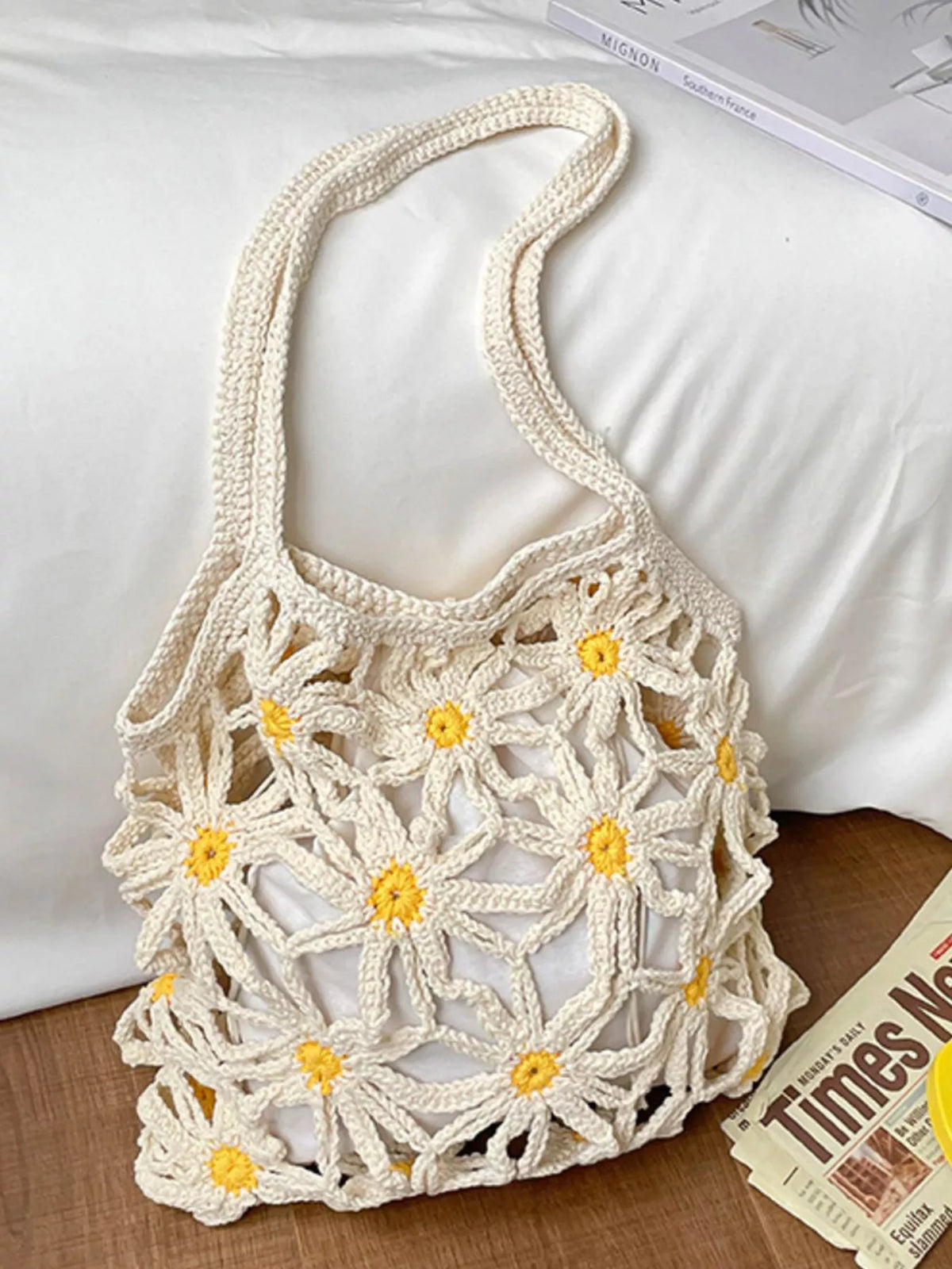 Woven daisy purse back view