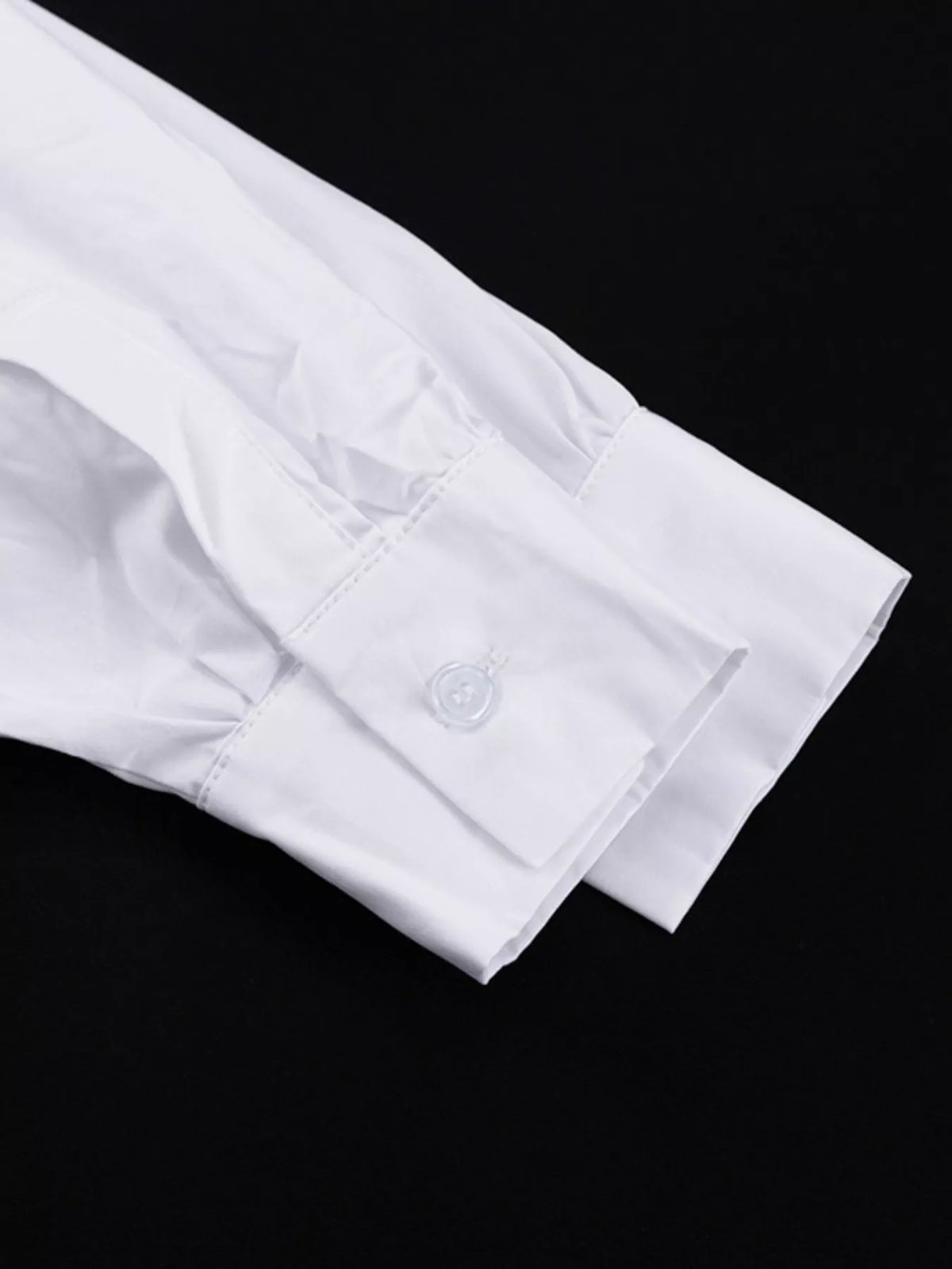 Long sleeve and cuff detail on the shirt dress