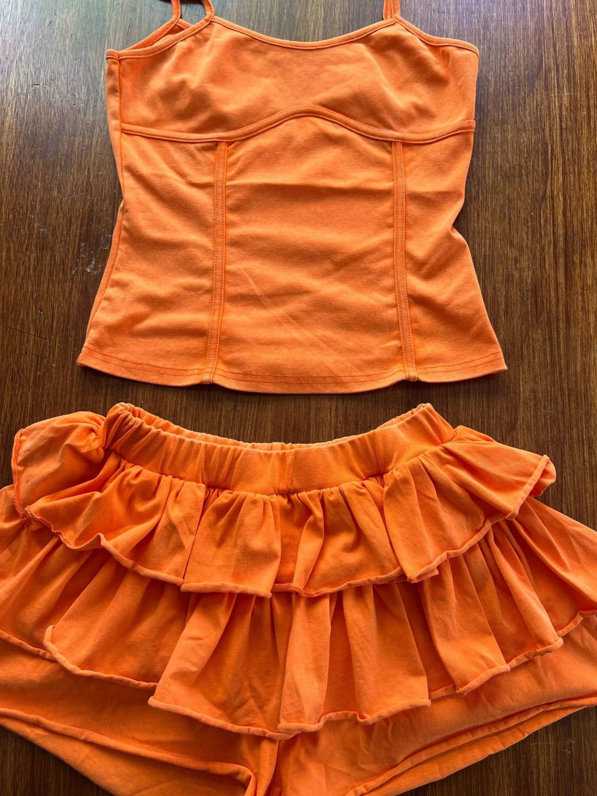 Ruffled skirt movement detail