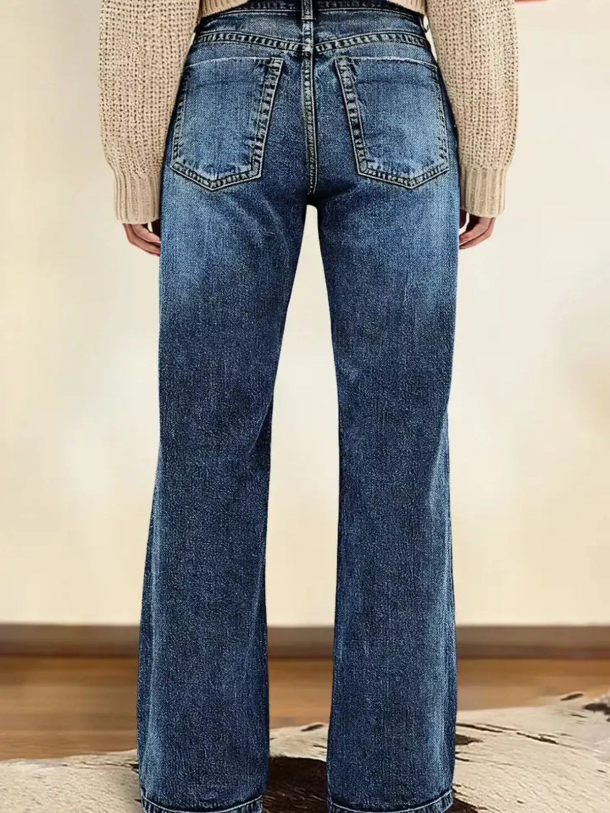 Straight leg jeans pocket detail