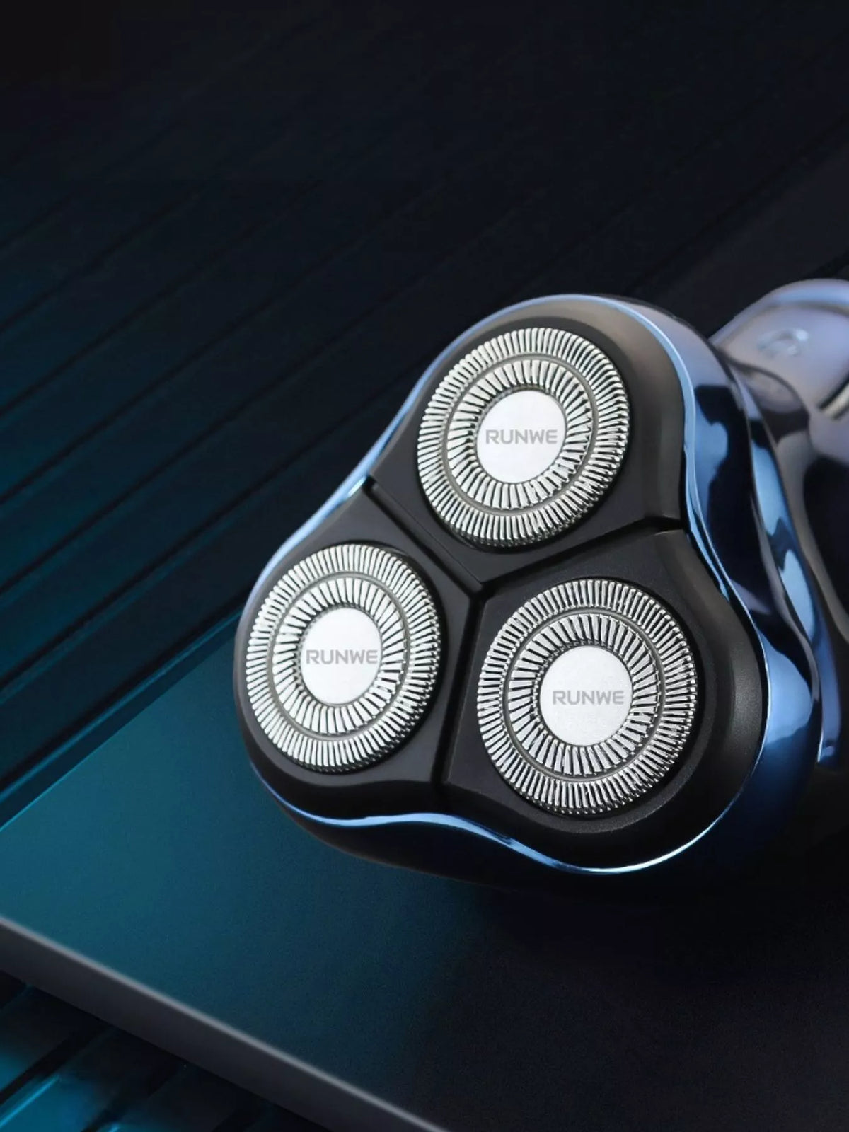 Rotary shaver three head system detail