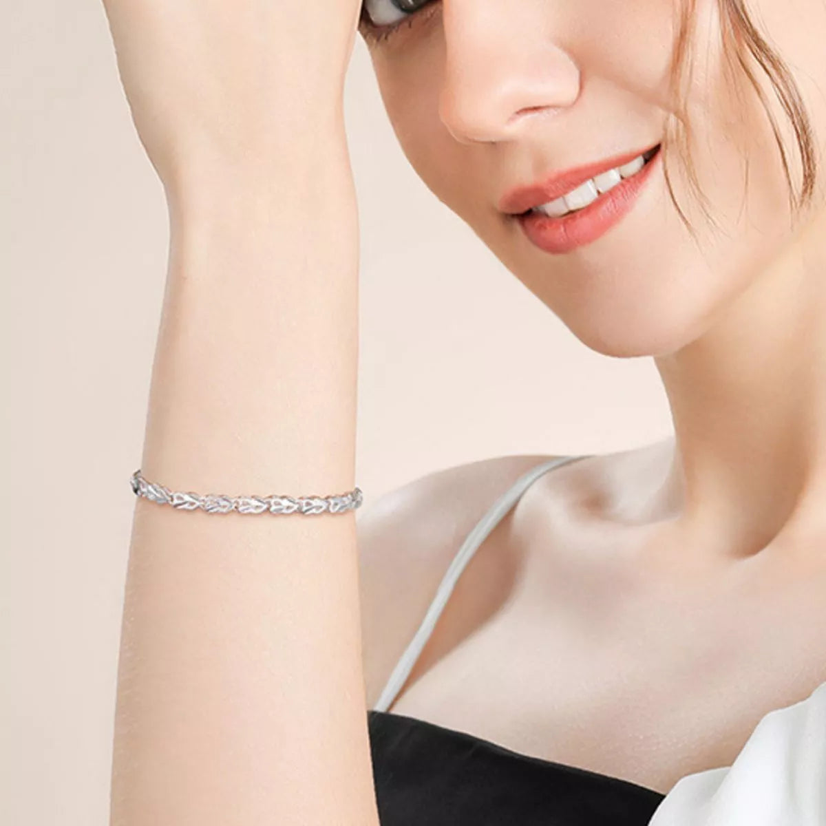 Clasp and extension chain detail of the silver bracelet