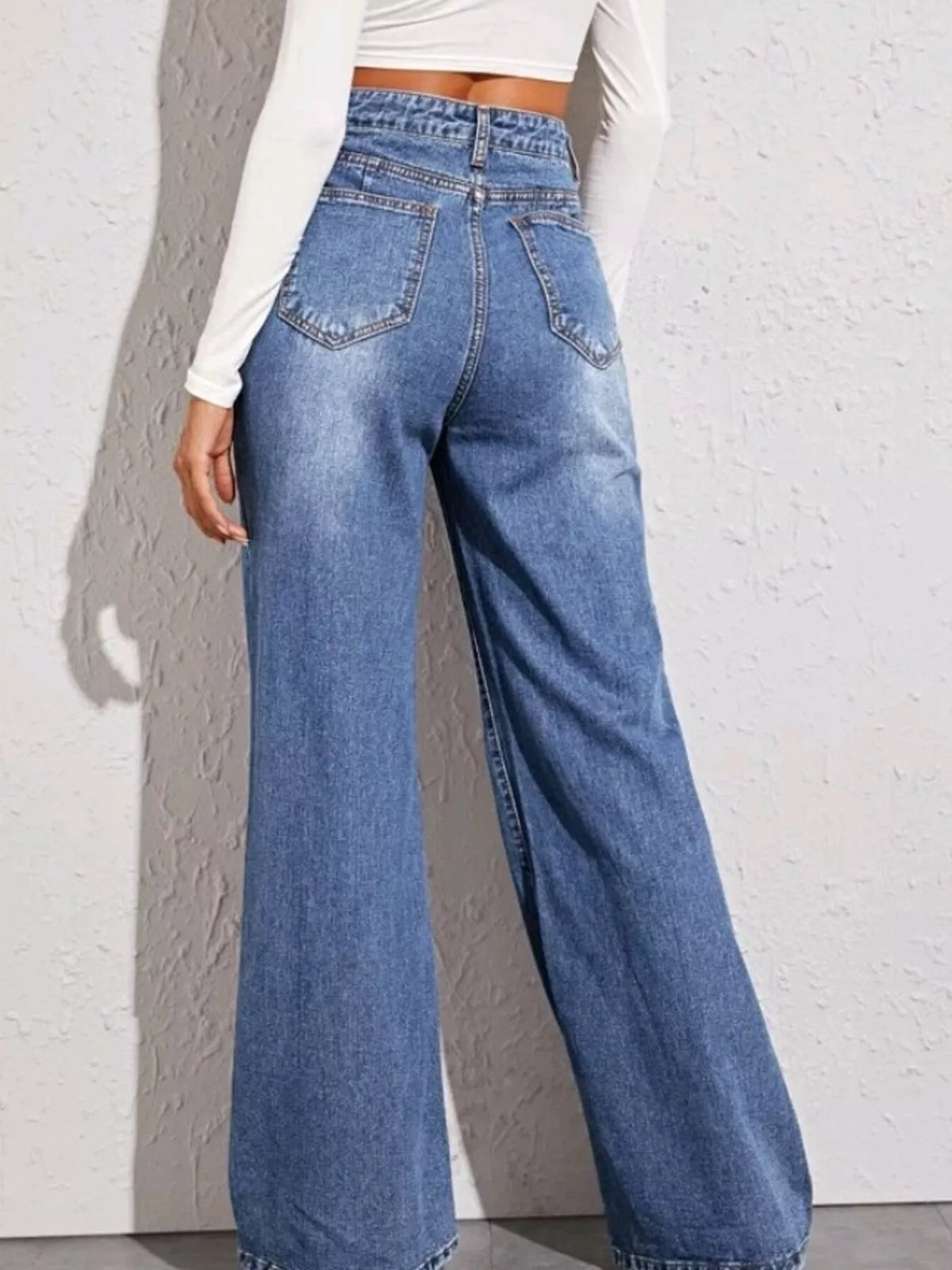 Wide leg jeans detail of blue wash fabric
