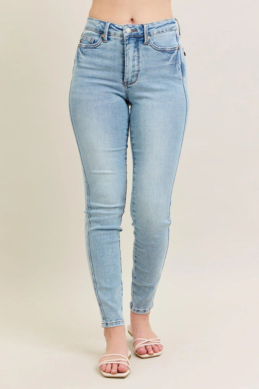 Judy Blue Full Size Mr Tummy Control Vintage Wash Skinny Jeans Plus Size Light - Fashorio