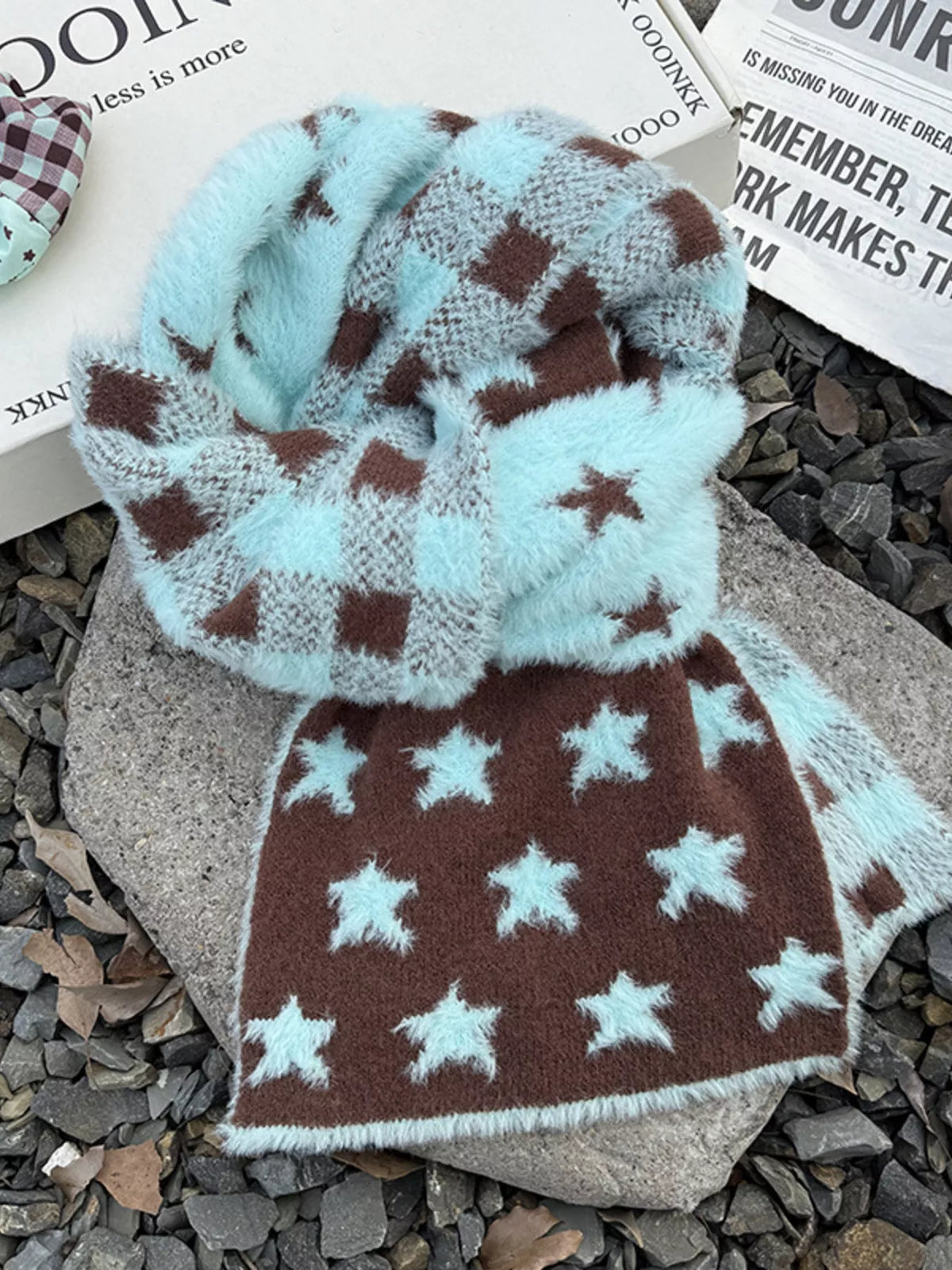 Star plaid pattern scarf detail
