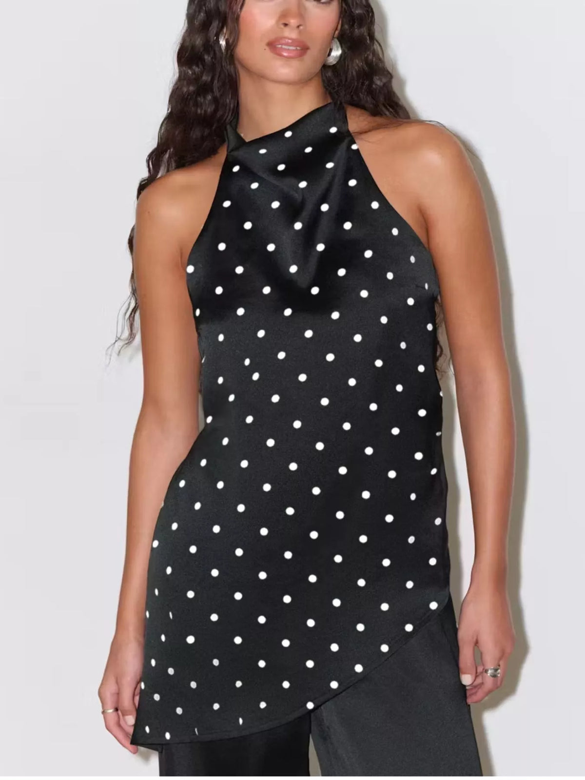 Detail of the polka dot print fabric