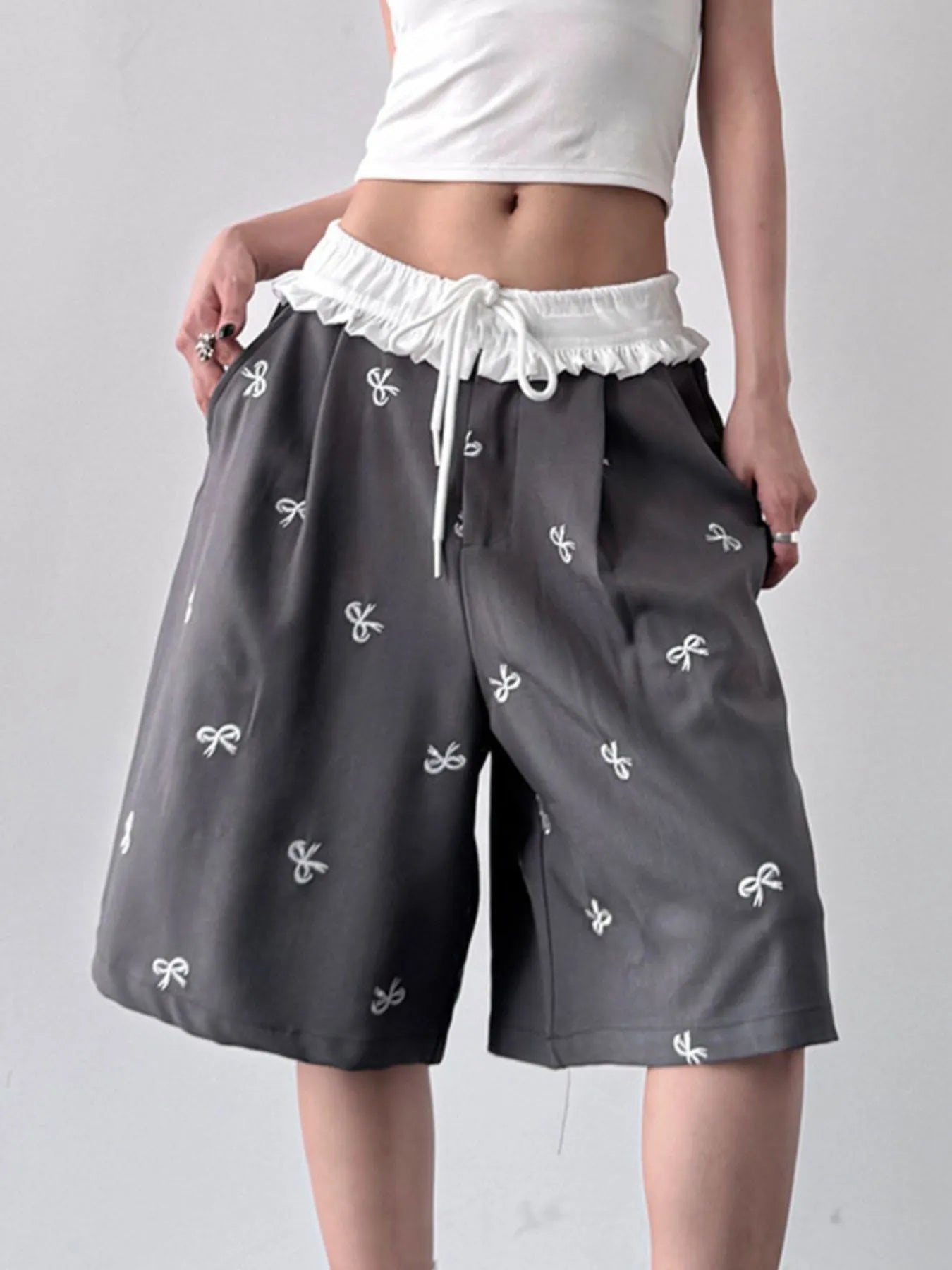 Bow Print Wide Leg Shorts with Contrast Ruffle Waistband Grey - Fashorio