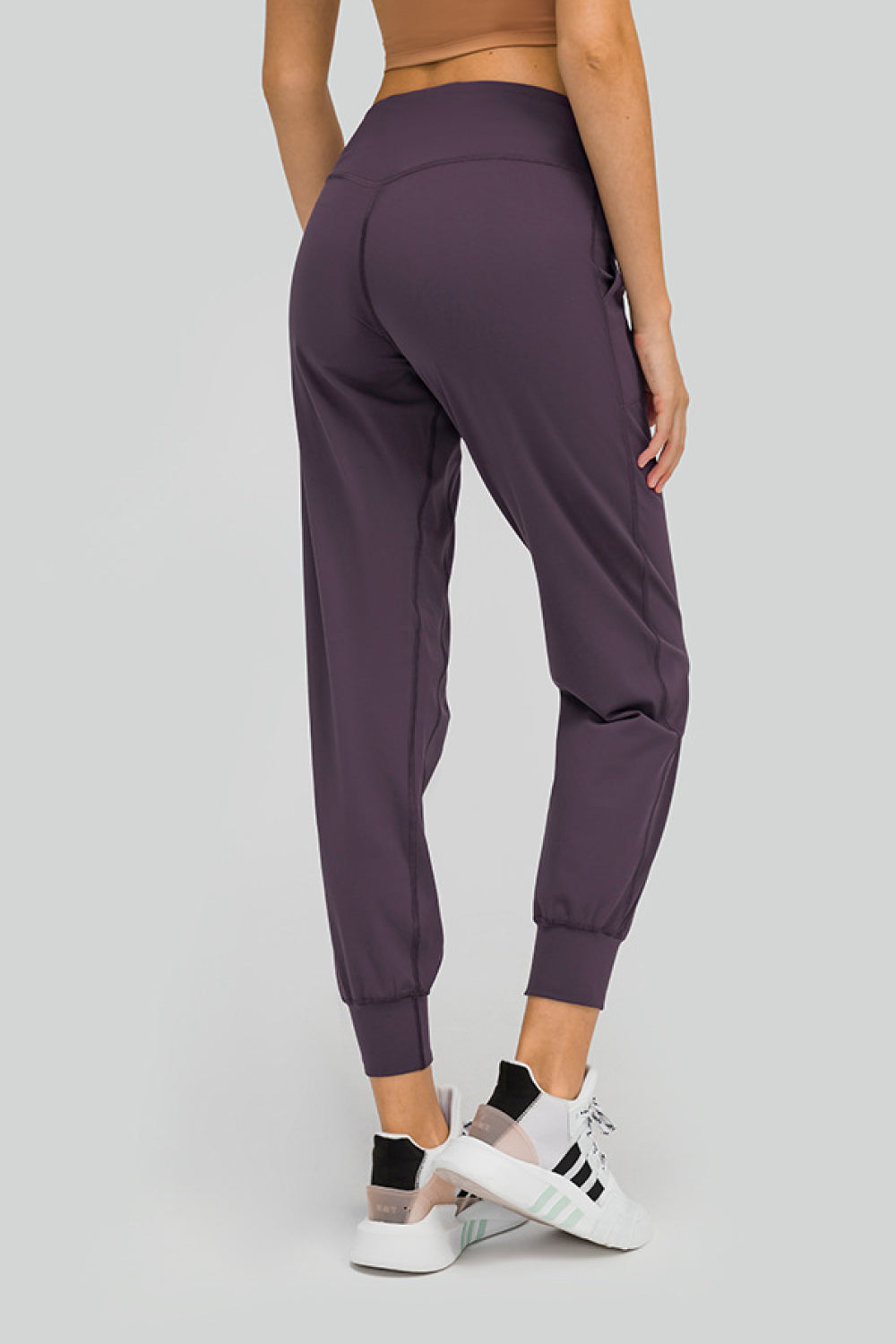 Tapered pocket pants side view