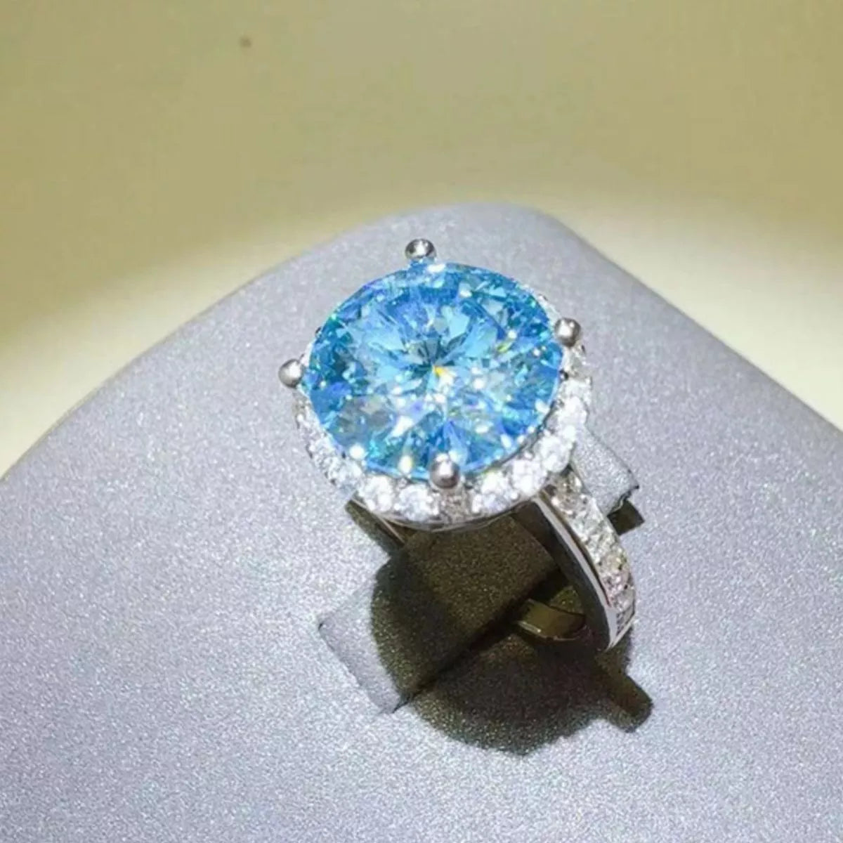 Side profile of the sterling silver moissanite ring band