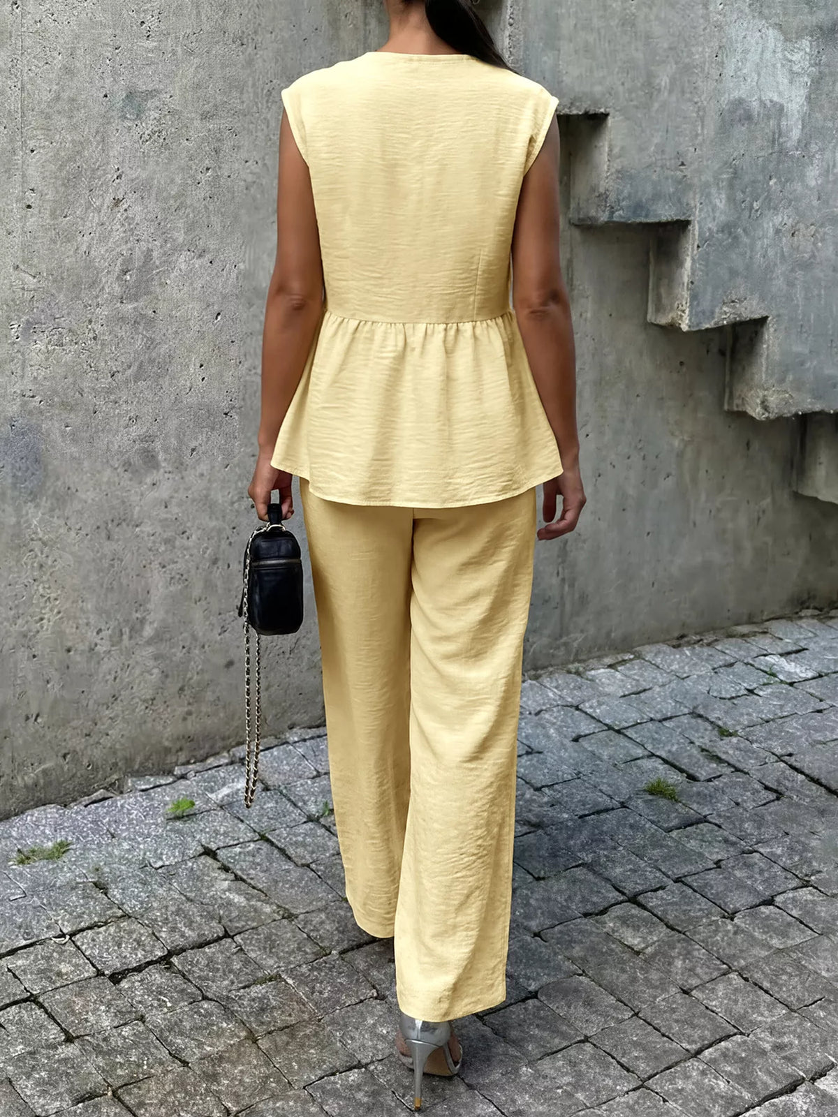 Yellow set styled summer look