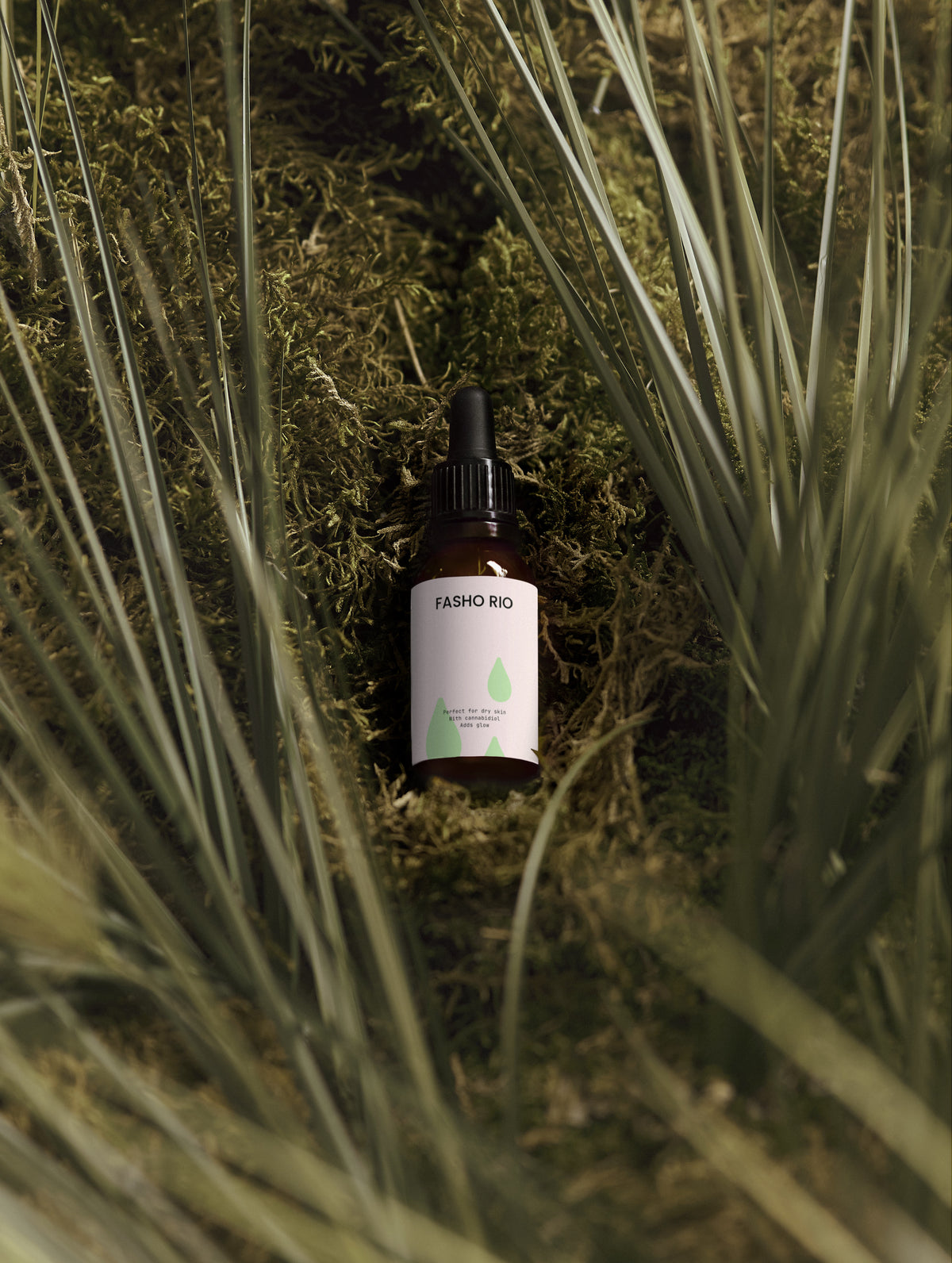 CBD facial oil amber bottle detail