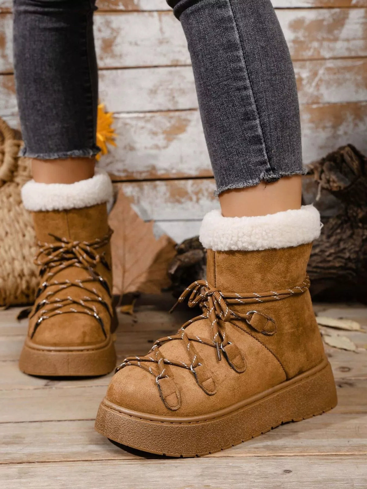 Round toe lace up platform boots toe detail