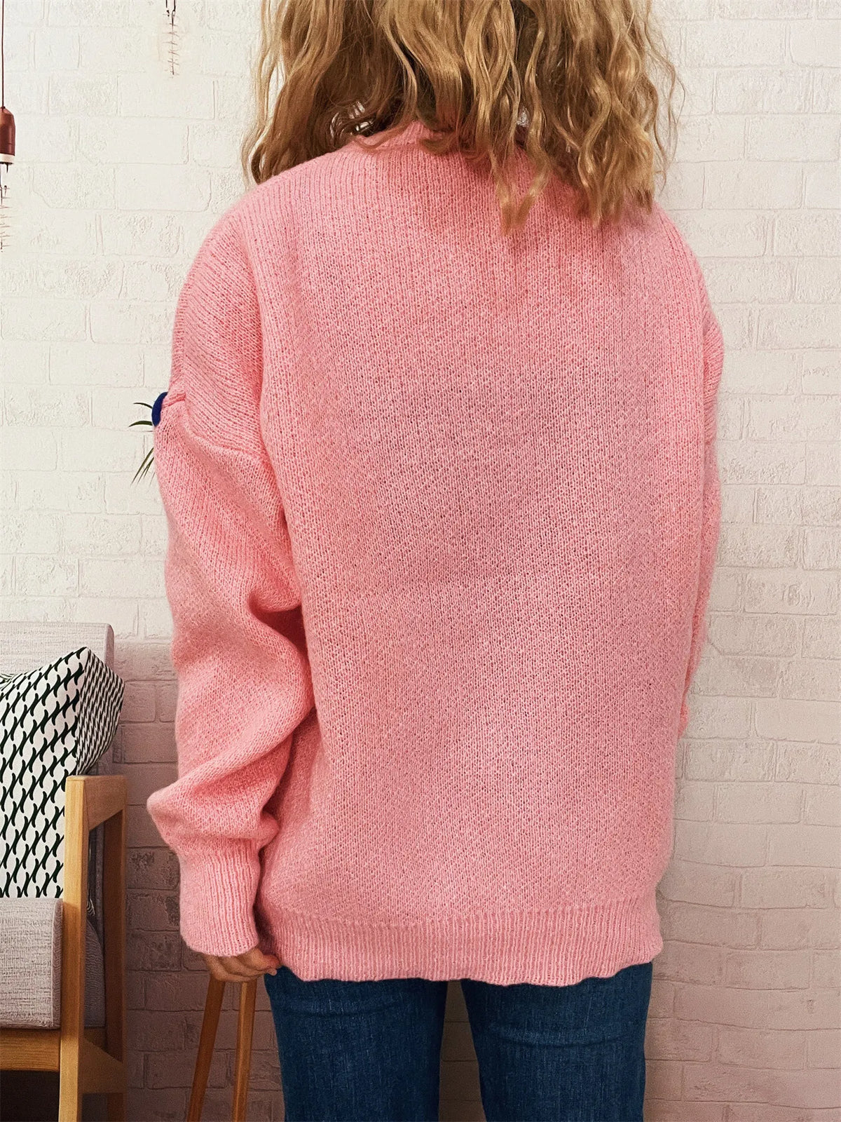 bear applique round neck sweater knit texture close up