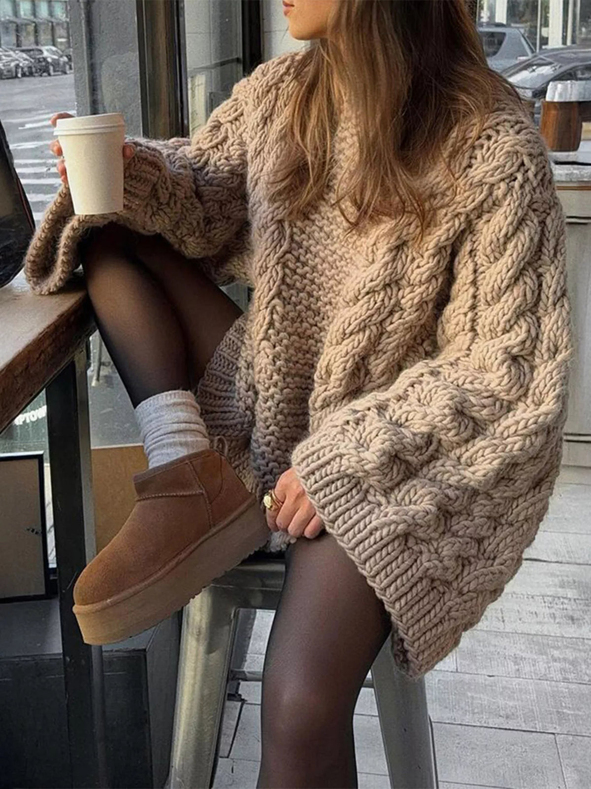 Cable knit round neck sweater, knit detail