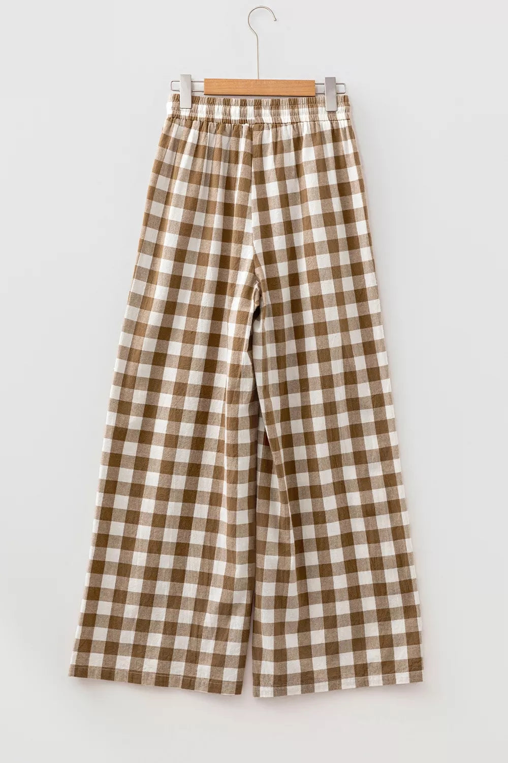 Side pocket detail on the cotton pants