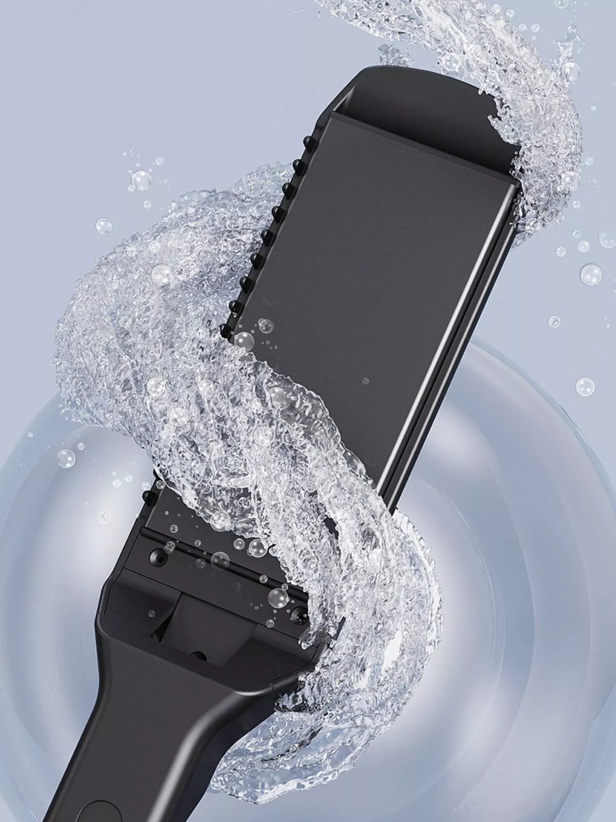 Hair straightener in black