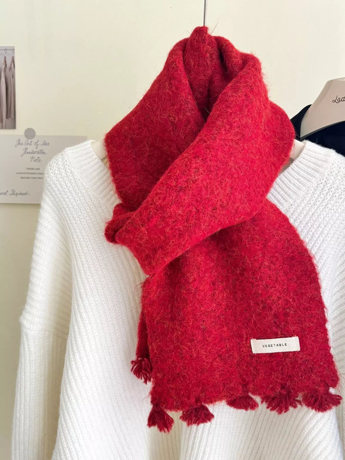 Tassel ends of the wool scarf