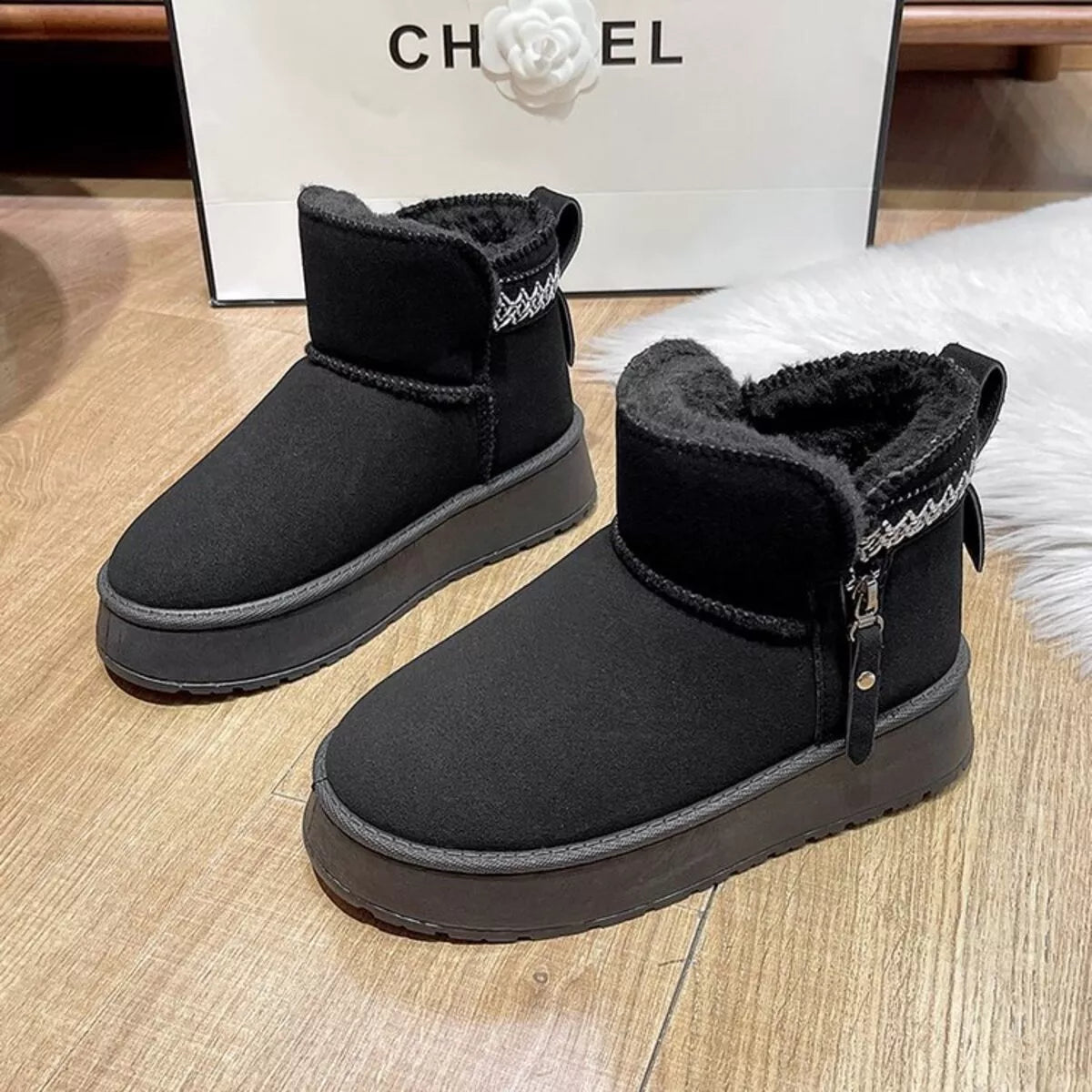 Round Toe Platform Boots heel and sole detail