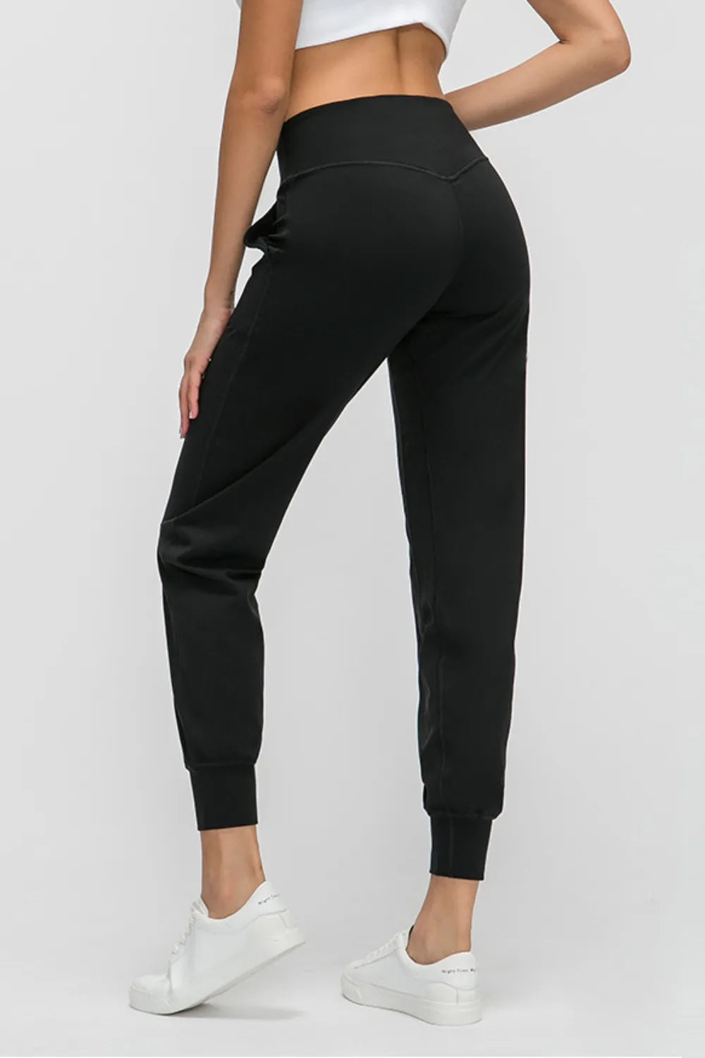 Slant pocket pants pocket detail