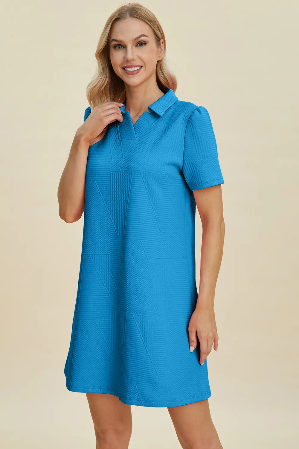 Texture short sleeve dress back detail