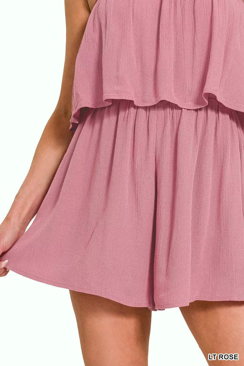 Detail of the strapless neckline
