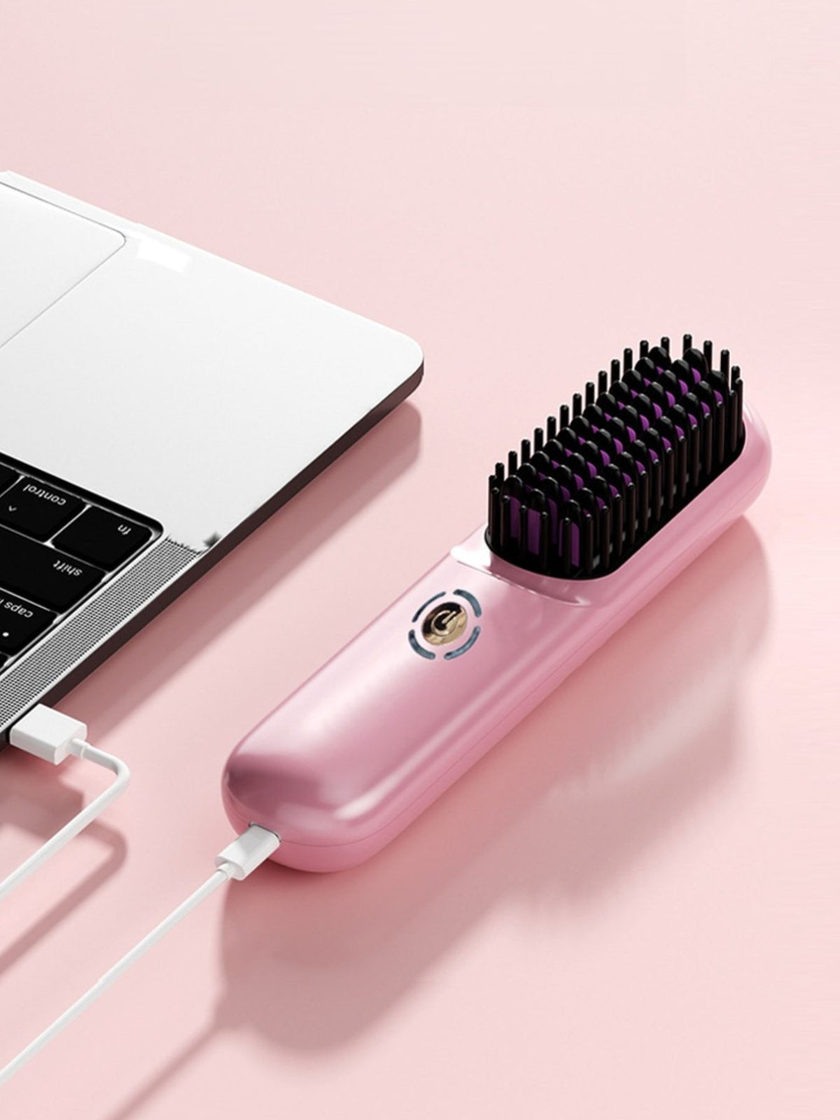 Straightening comb held in hand