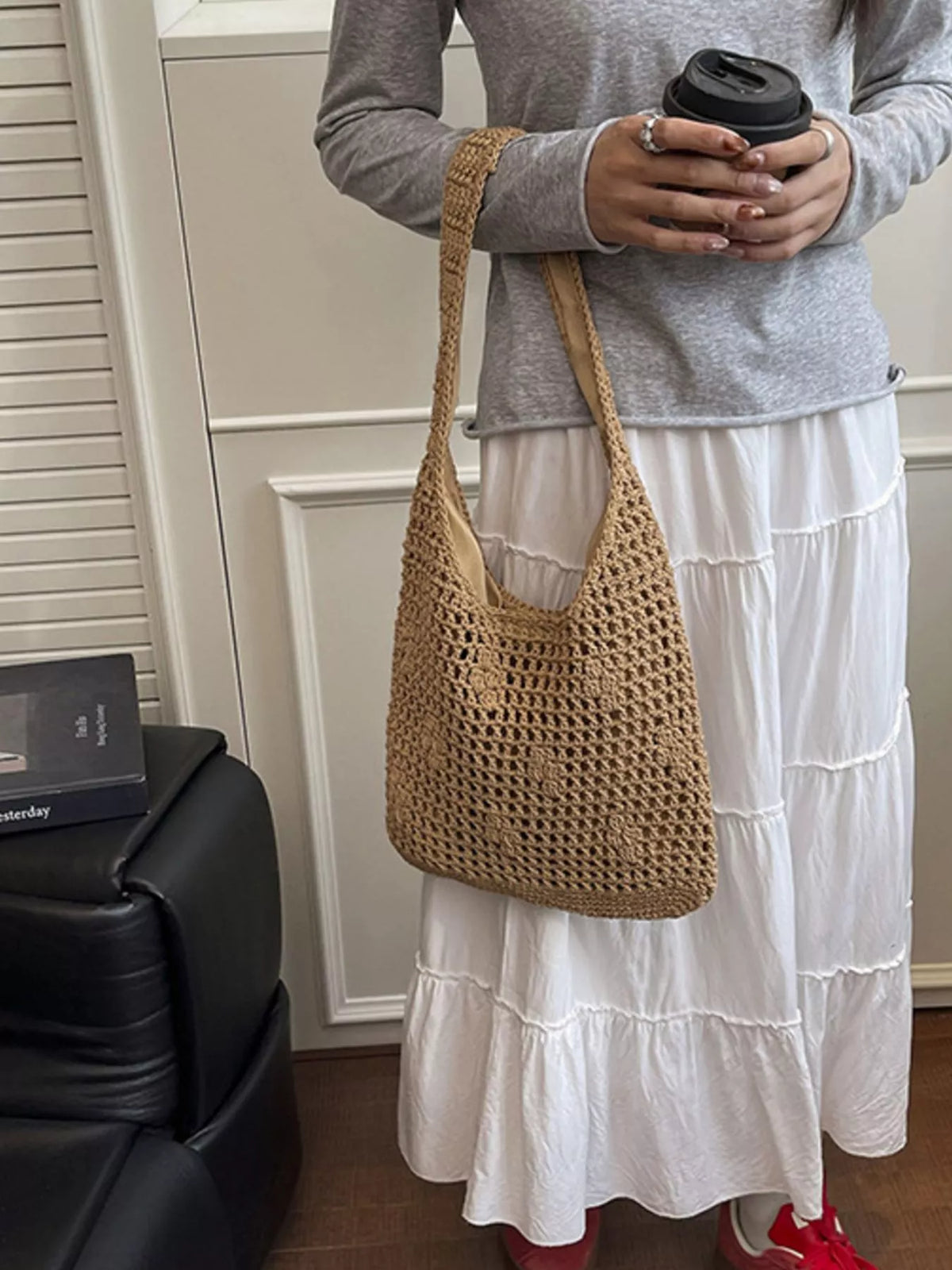 Knitted shoulder bag side profile