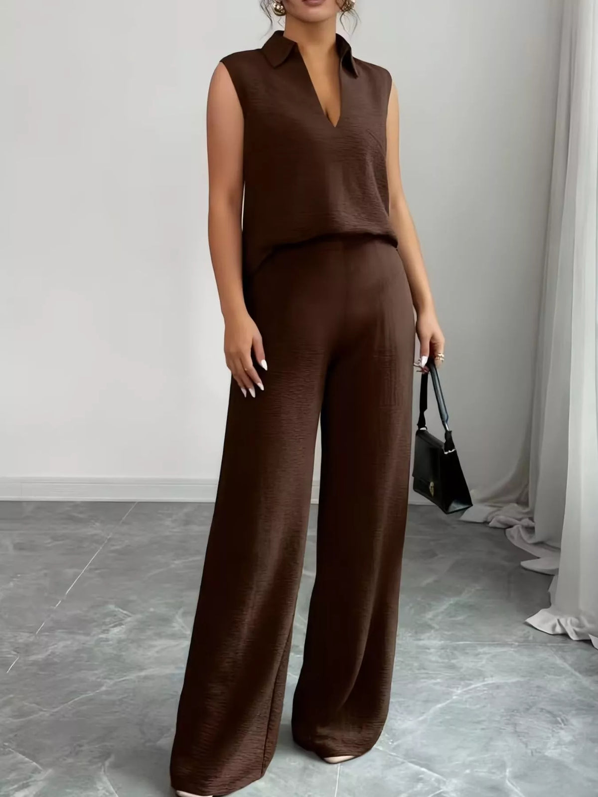 Sleeveless top detail