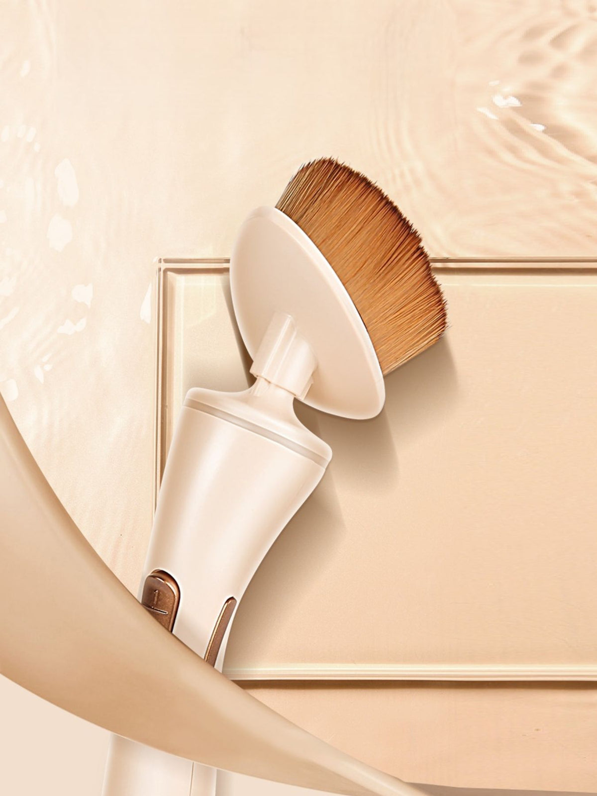 Makeup brush spinning applicator detail