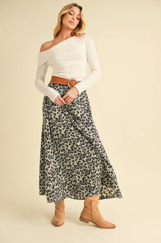 Leopard print skirt hemline detail