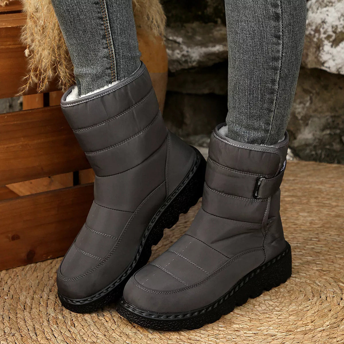 Round toe faux leather platform boots sole view
